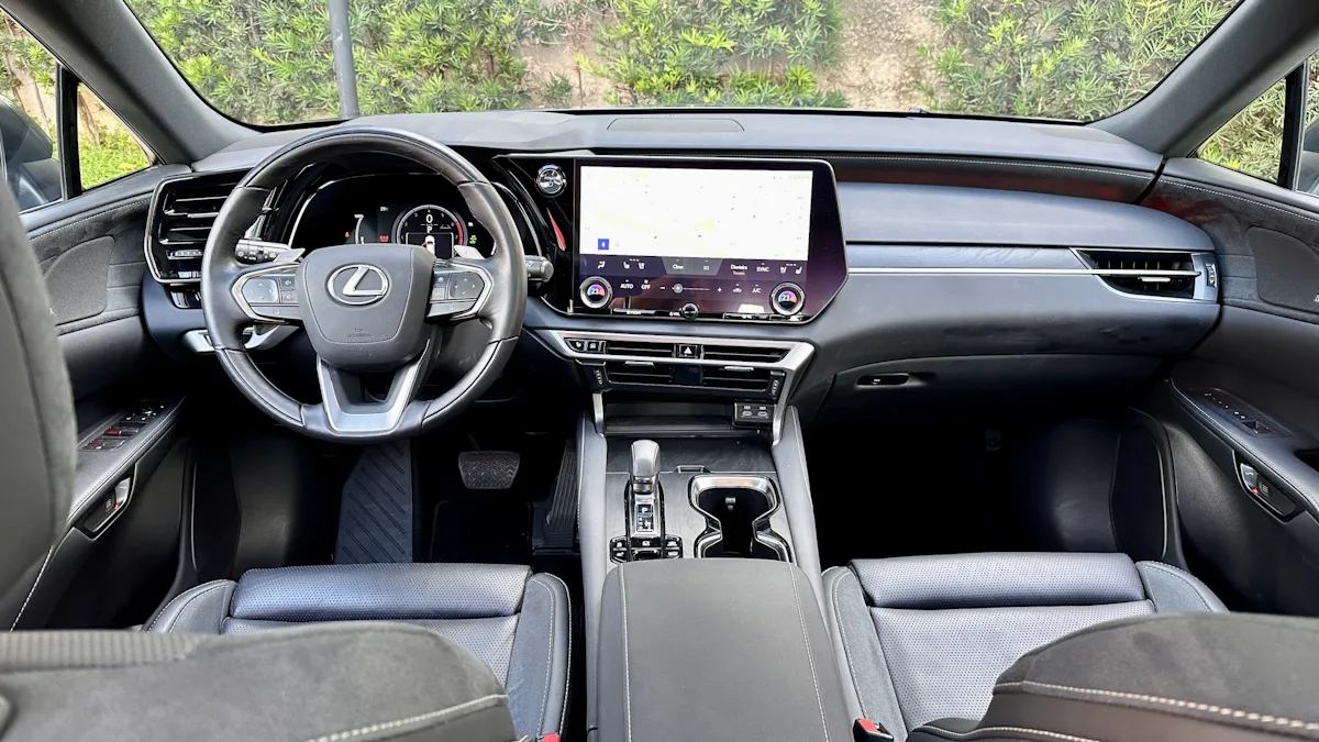 interior do Lexus RX450h na cor preta