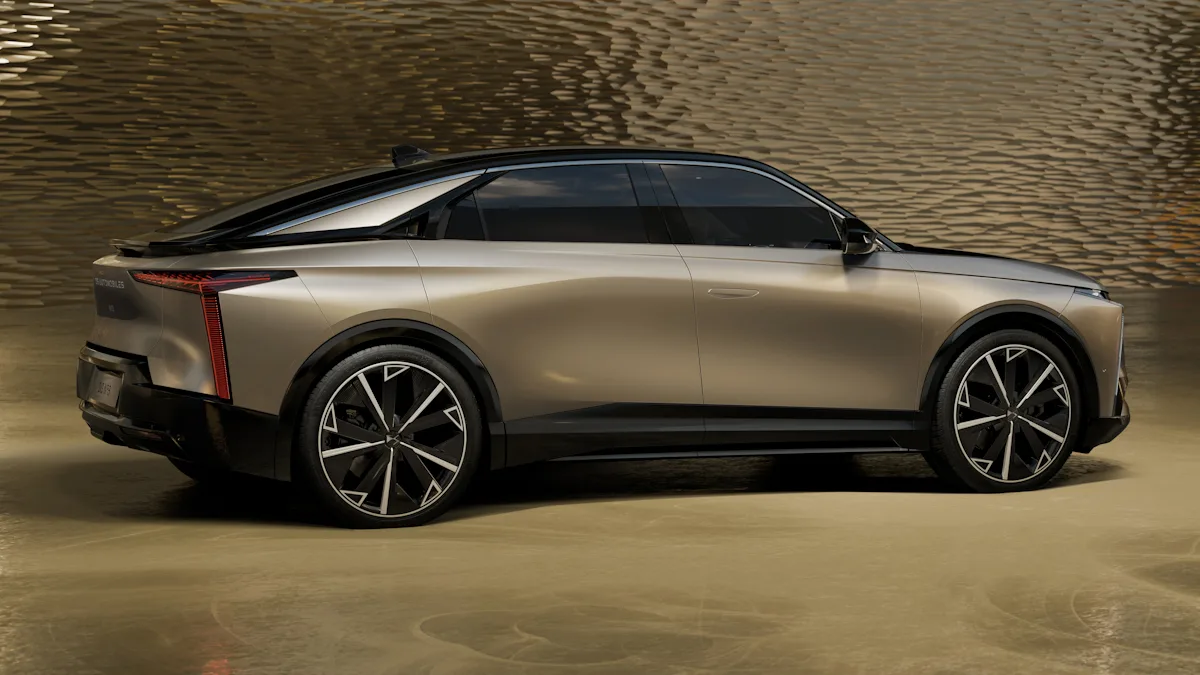 DS nº8 de traseira na carroceria bicolor dourada com preto em um fundo dourado