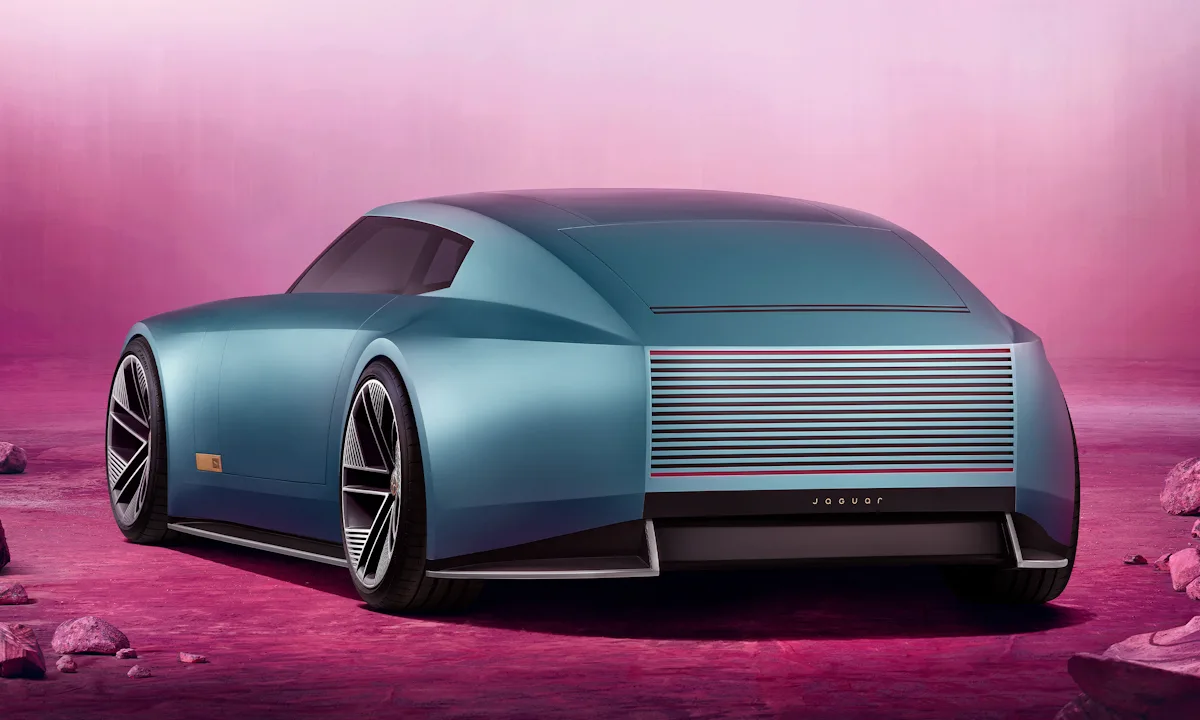 Jaguar Type 00 azul que parece um ar-condicionado de frente