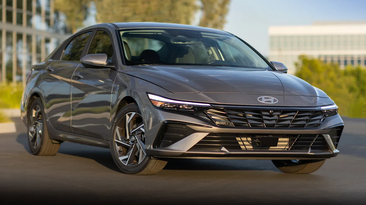 novo Hyundai Elantra cinza de frente