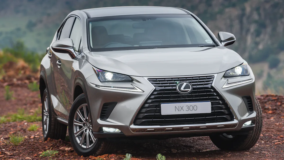 Lexus NX prata de primeira geração de frente