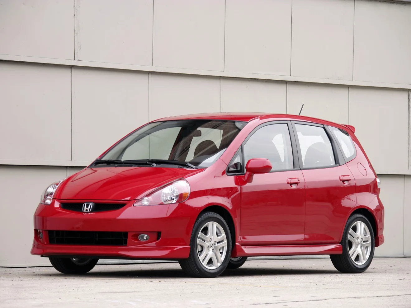 honda fit primeira geração vermelho de frente