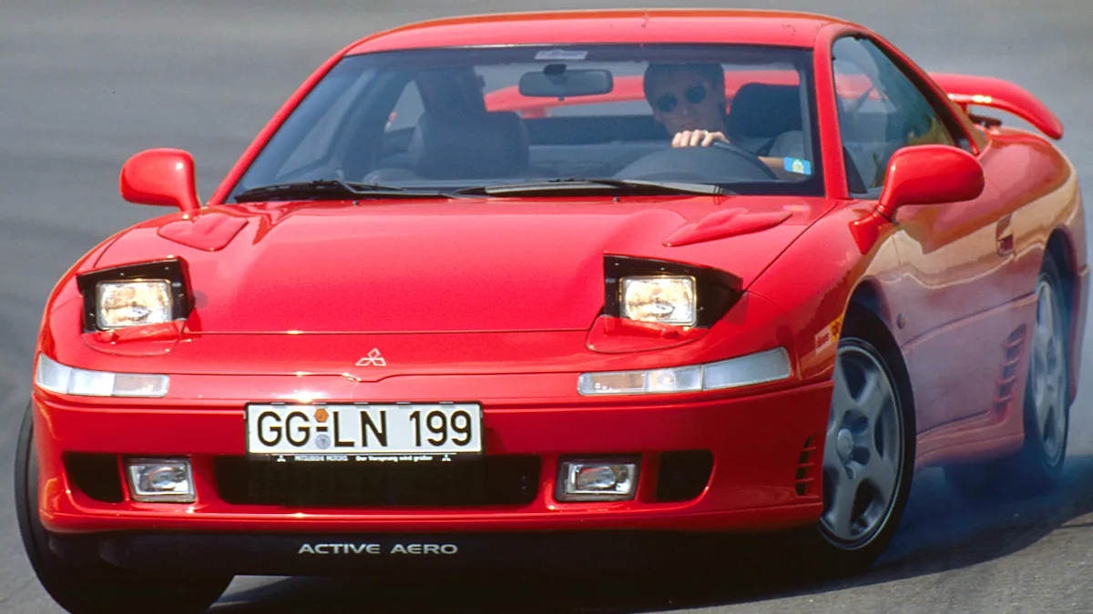 Mitsubishi 3000GT vermelho na pista