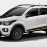 Fiat Mobi Trekking branco parado de frente com fundo branco