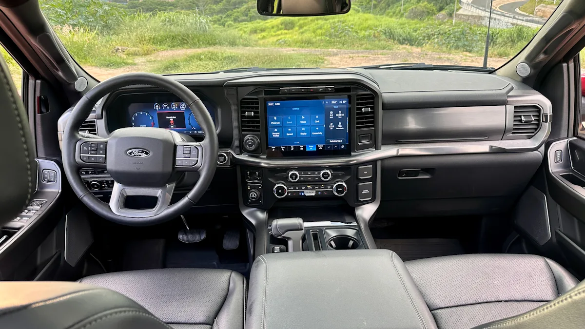 interior da Ford F-150 Lariat Black 