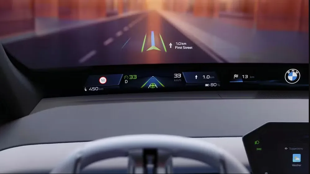 Head-up display do novo BMW iDrive com informação exibida no para-brisa