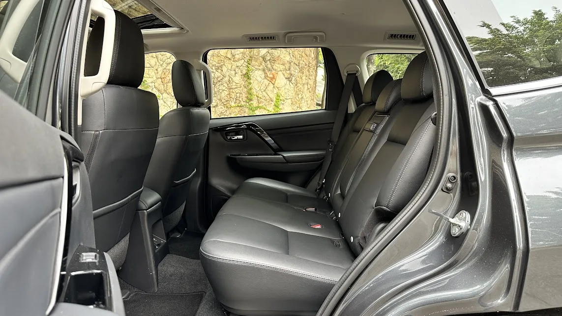 Espaço traseiro do Mitsubishi Pajero Sport Legend