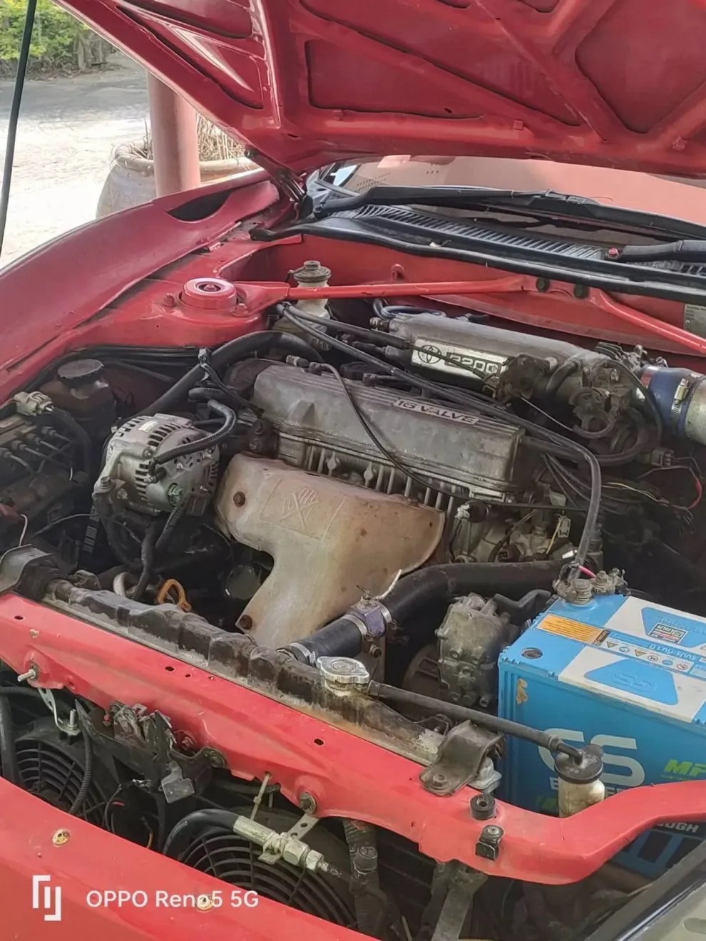 Motor do Toyota Celica que tenta ser réplica da Ferrari F12 Berlinetta