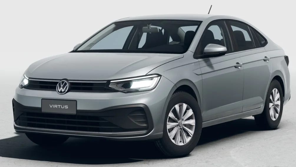 Volkswagen Virtus Sem Nome TSI cinza, visto de frente, com faróis acesos e fundo claro