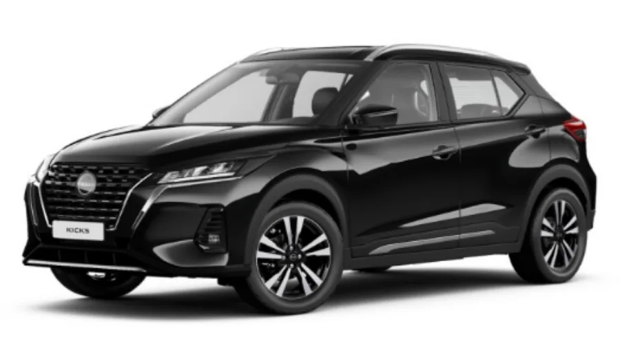 Nissan Kicks Exclusive com pack tech preto, visto de frente e com fundo branco