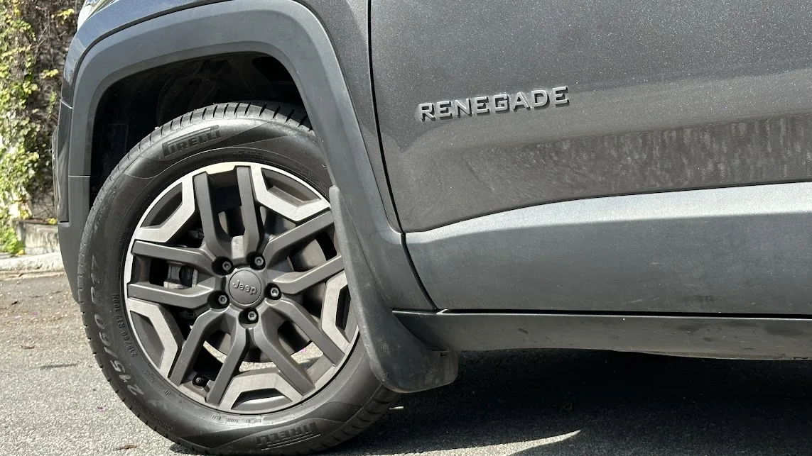 Rodas de 17 polegadas do Jeep Renegade Sport Altitude