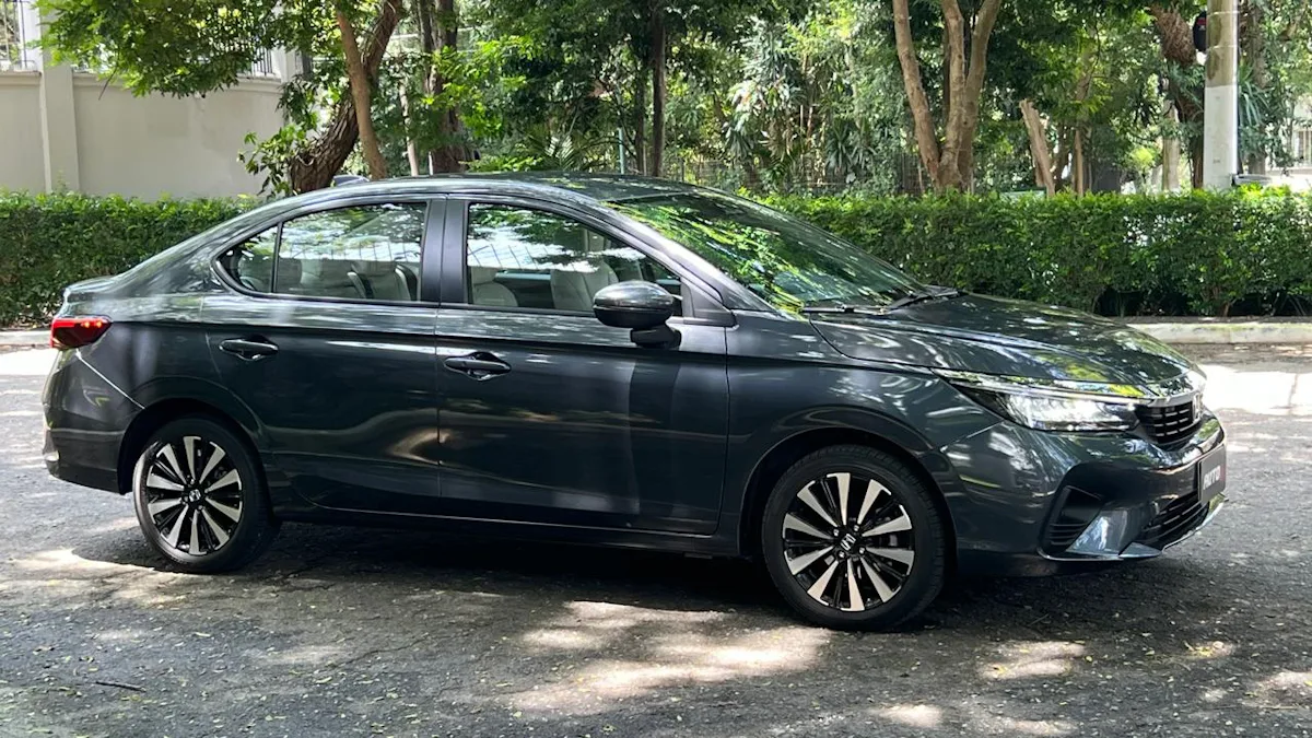 Imagem mostra Honda City Sedan de lateral- Confira avaliação