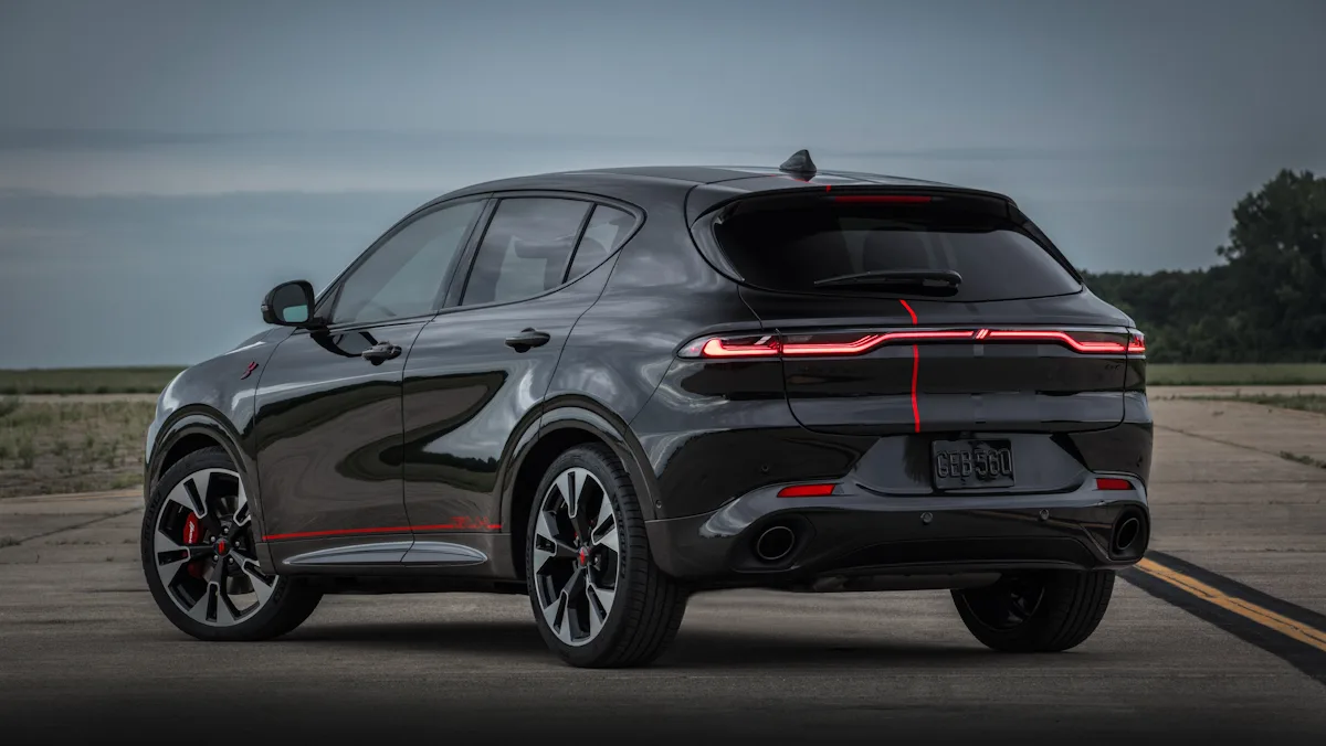 Dodge Hornet GLSH Concept preto de traseira