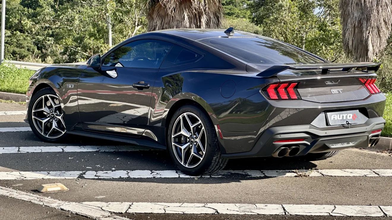 interior do ford mustang gt