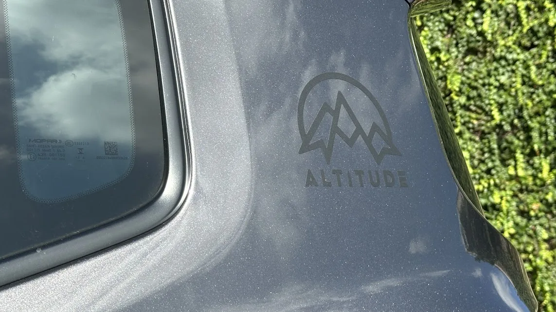 Logotipo Jeep Renegade Sport Altitude