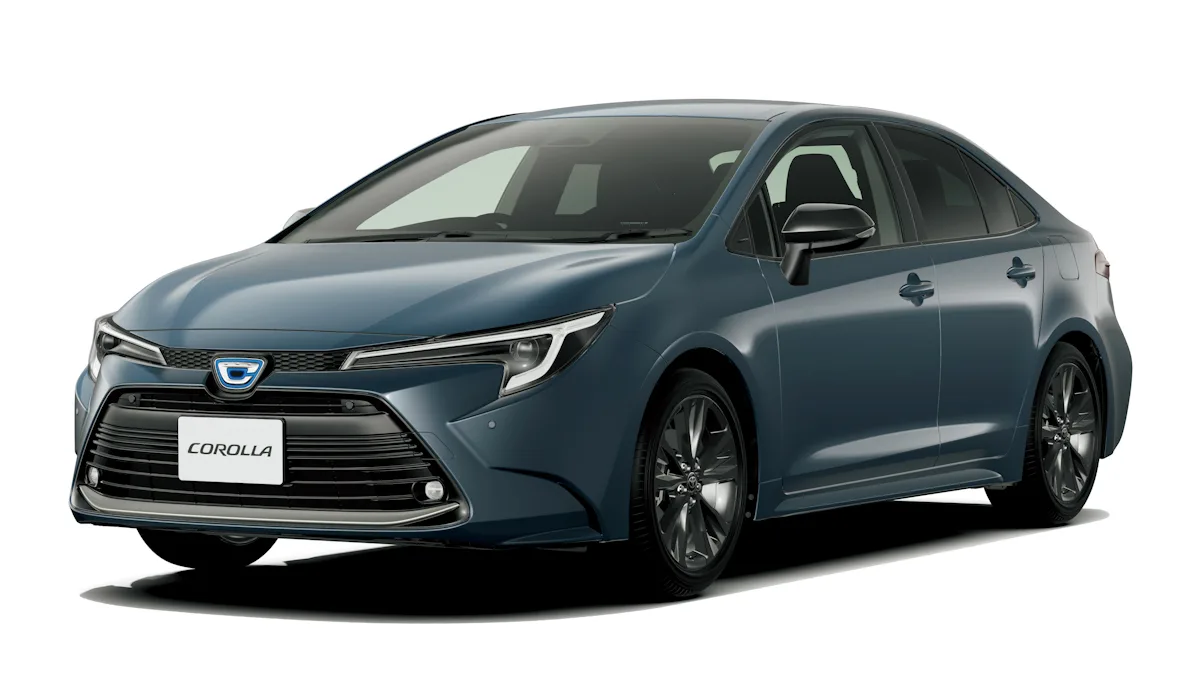 toyota corolla japonês azul de frente em um fundo branco