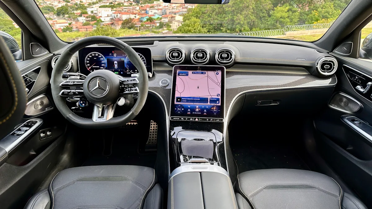 Interior do Mercedes c63 amg