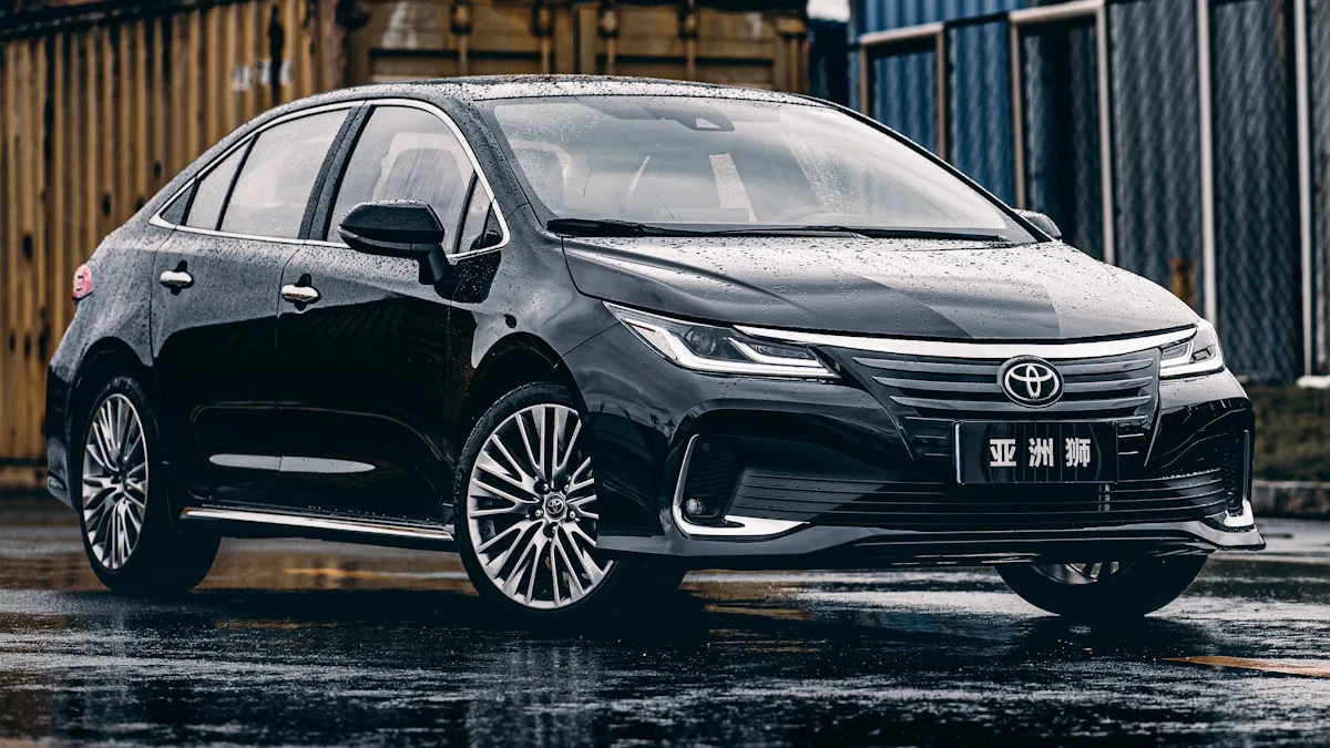 toyota allion de frente preto molhado de chuva