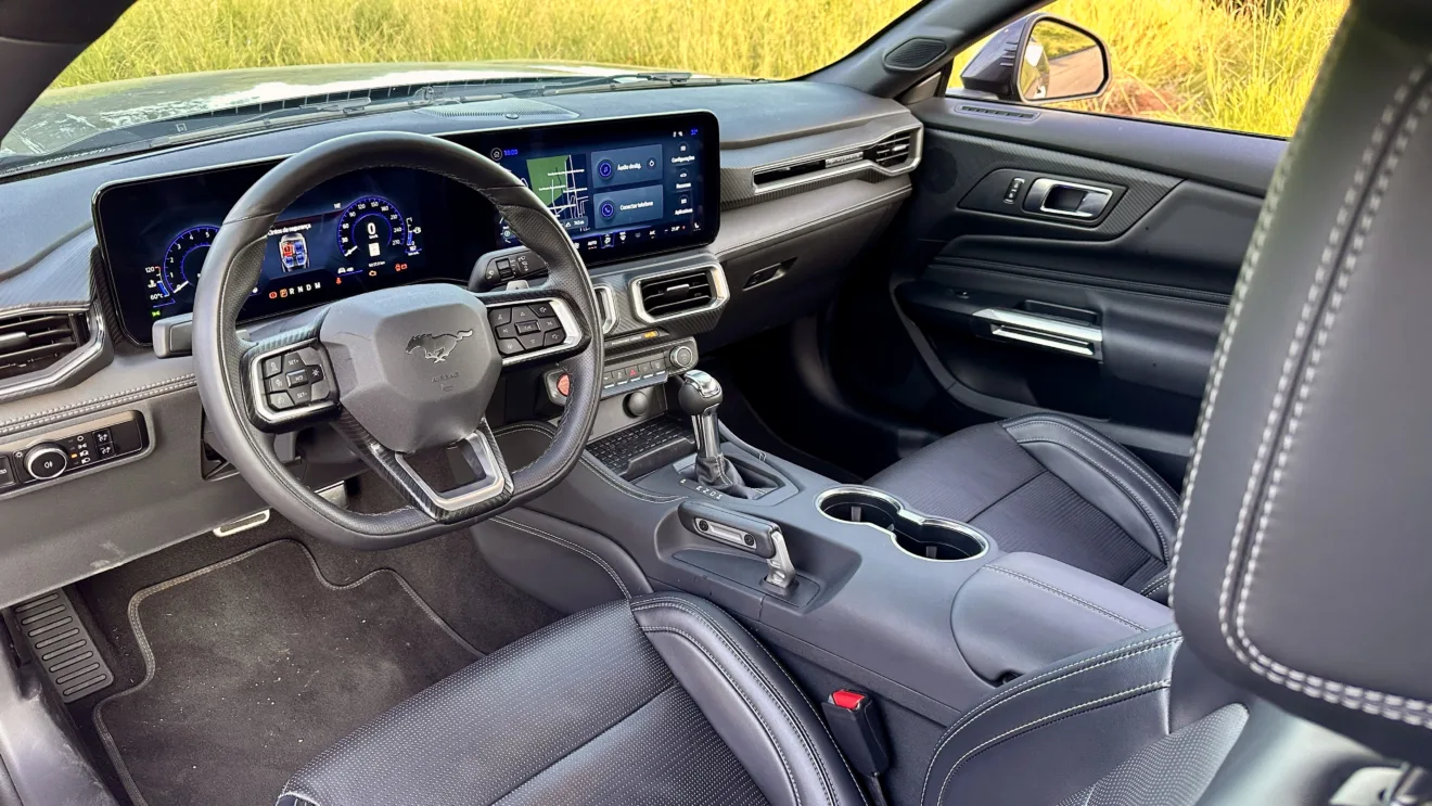 interior do Ford Mustang GT