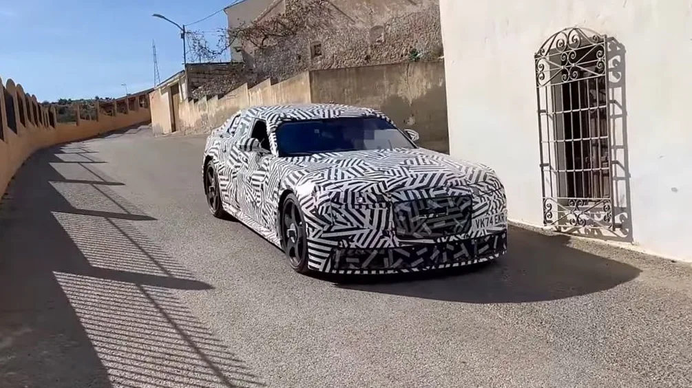 Imagem mostra flagra do novo carro da Jaguar