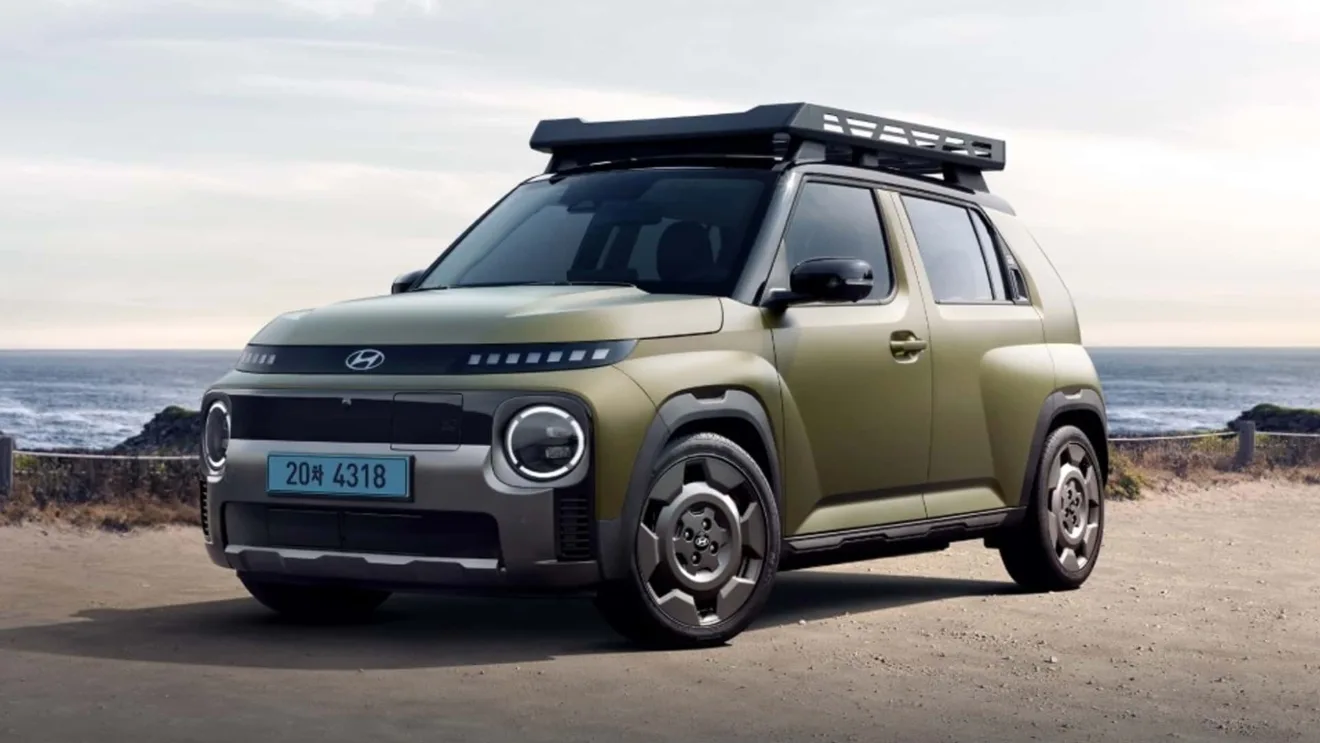 Hyundai Casper Electric Cross verde de frente em um fundo aventureiro