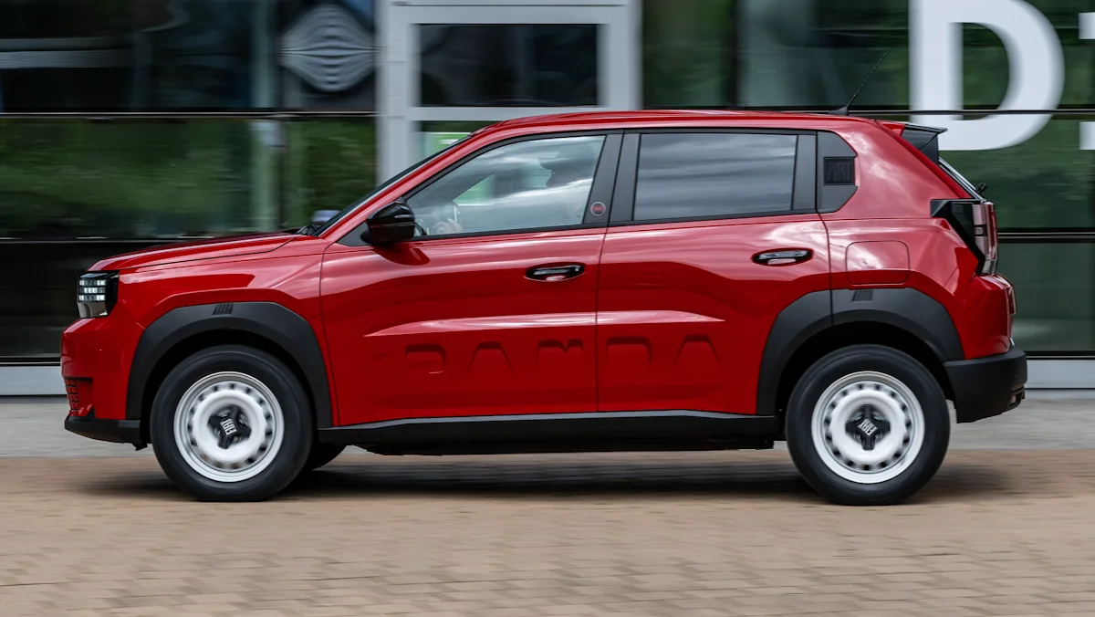 novo Fiat Uno / fiat grande panda vermelho de lado