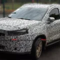 Fiat Pulse Abarth 2026 camuflado parado de frente