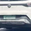 Volkswagen Tera 170 TSI branco flagrado de traseira