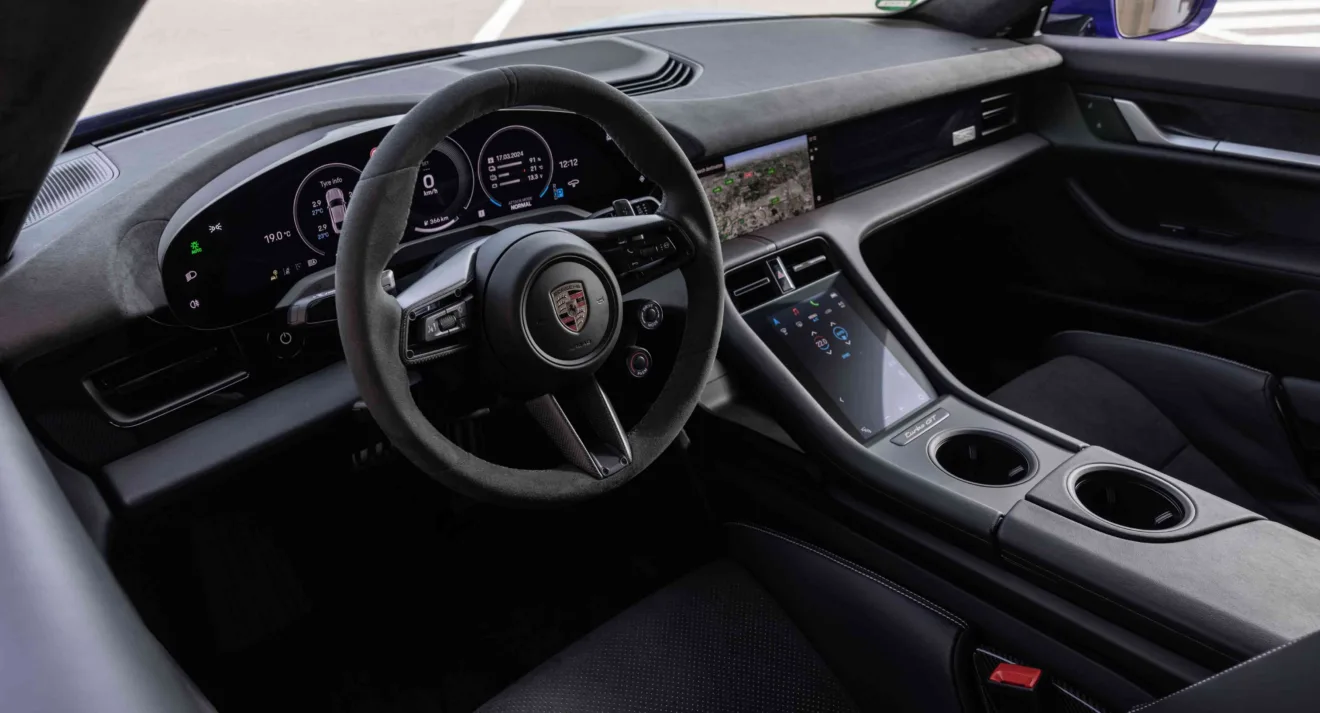 Interior do Porsche Taycan Turbo GT Pacote Weissach