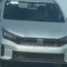 Fiat Cronos reestilizado prata com detalhes pretos e visto de frente