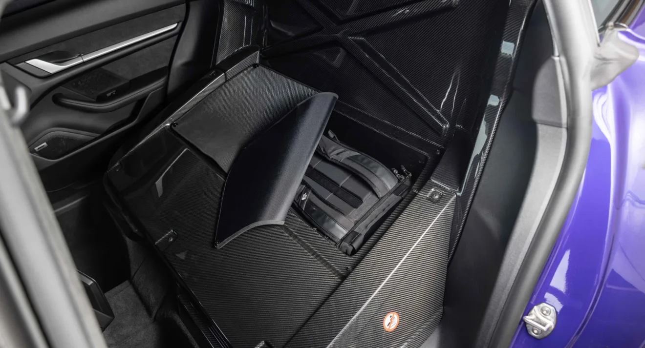 Espaço traseiro do Porsche Taycan Turbo GT Pacote Weissach