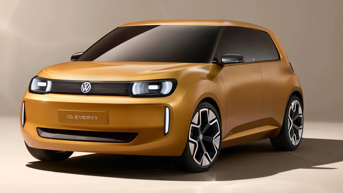 Volkswagen ID.Every1 dourado de frente