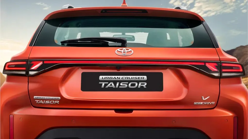 traseira do toyota taisor