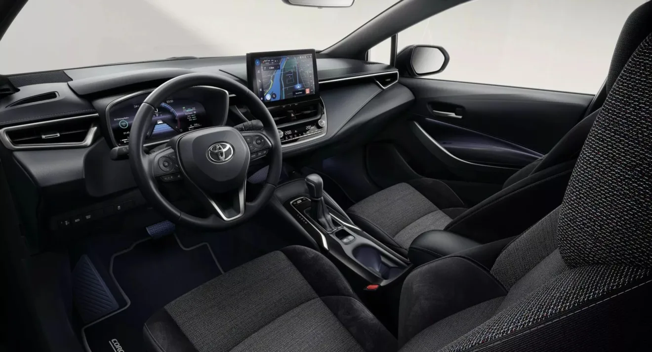 Interior do Toyota Corolla Hybrid MY 2025