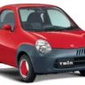 Suzuki Twin vermelho parado de frente com fundo branco