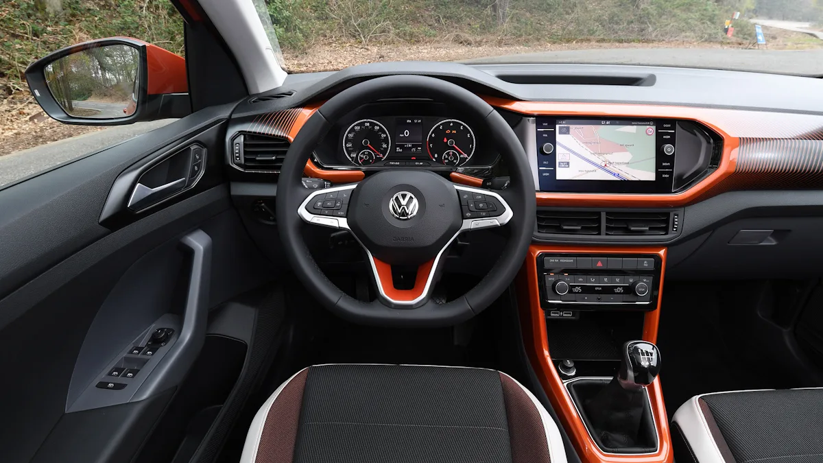 interior do T-Cross europeu pré-reestilização