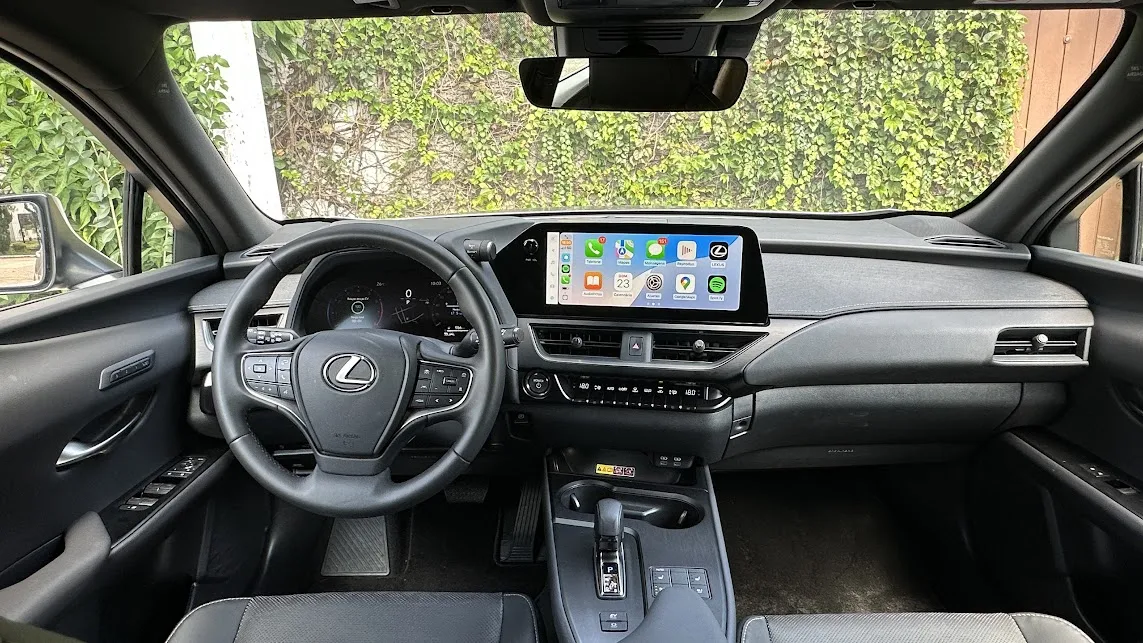 Interior do Lexus UX300h 