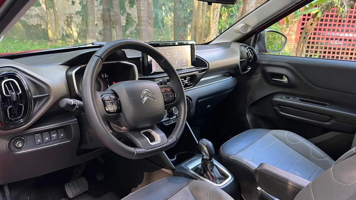 Imagem mostra interior do Citröen C3 Aircross - Confira avaliação completa