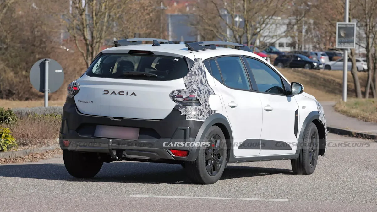 Imagem mostra carro da Dacia camuflado