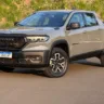 Ram Rampage Rebel diesel cinza com um gramado ao fundo