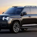 Imagem mostra frente do Novo Chery Tiggo 9L - Chery apresenta mais de 50 carros em Salão de Xangai