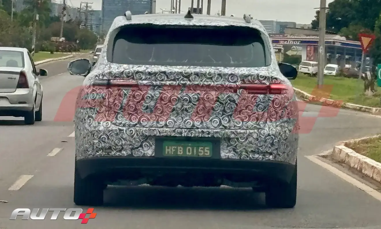 Leapmotor C10 camuflado de traseira