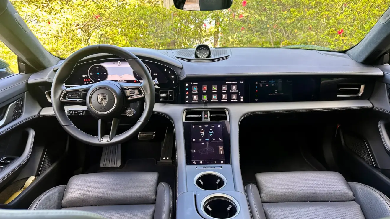 interior Porsche Taycan Cross Turismo Turbo