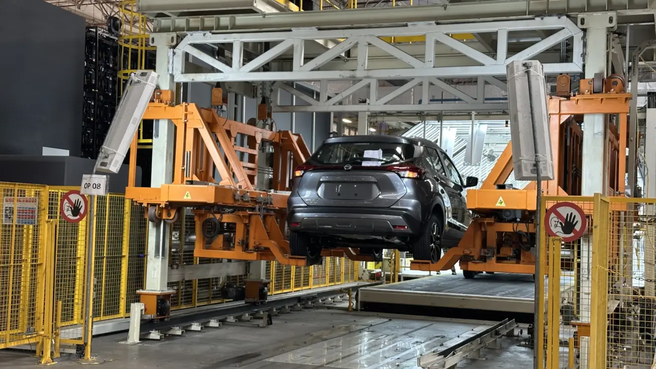 Linha de montagem dos Nissan Kicks e Kicks Play no Brasil