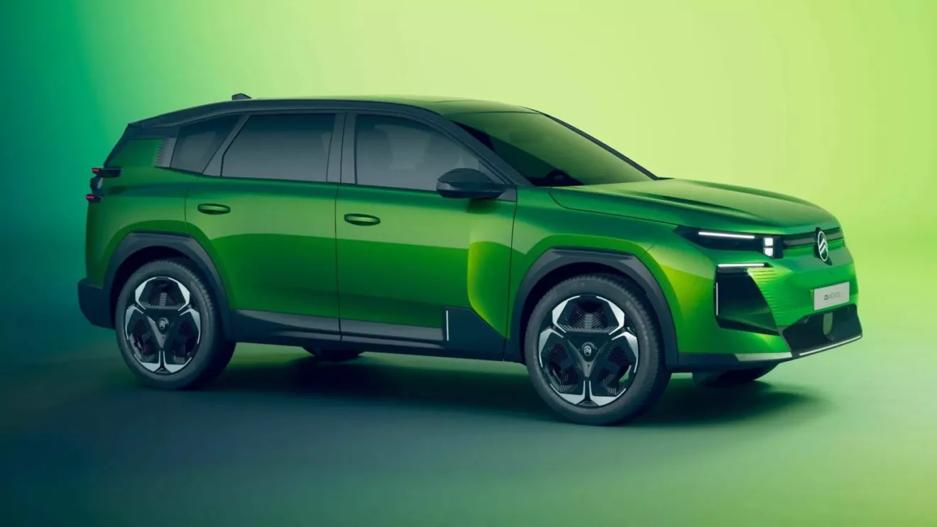 Citroën C5 Aircross reestilizado verde com detalhes pretos, visto lateralmente
