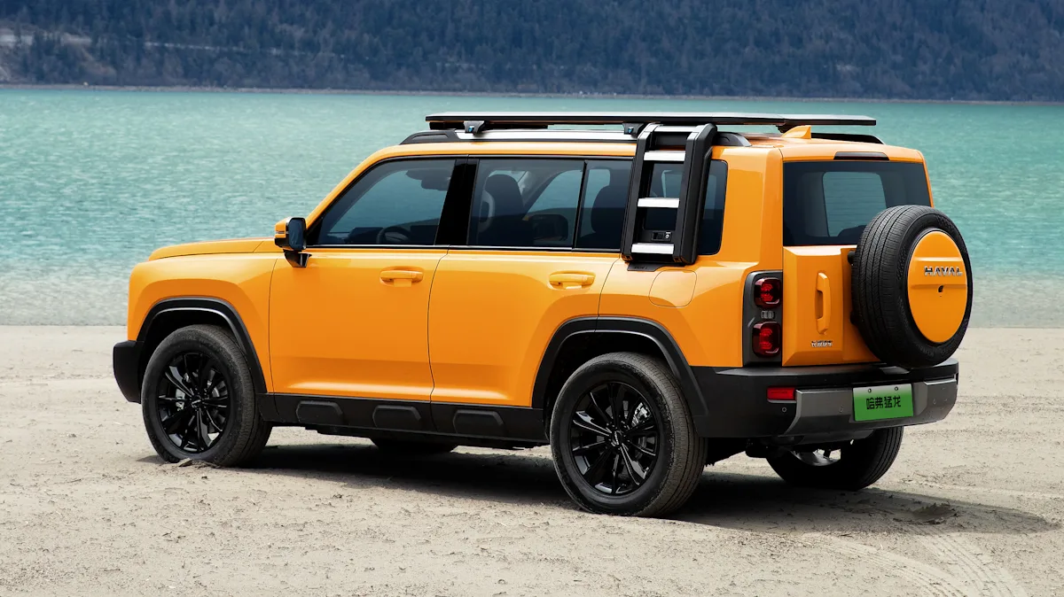 GWM Haval H9 amarelo de traseira