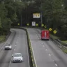 Trecho da BR-101 que será interditado com caminhão e carros passando