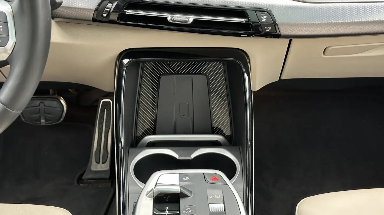 Carregador de smartphone por indução do BMW iX2 xDrive30 M Sport