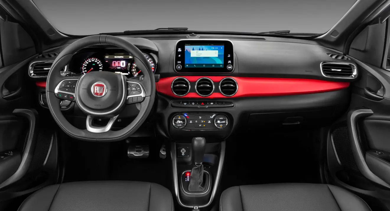 Painel do Fiat Argo HGT com detalhe em vermelho