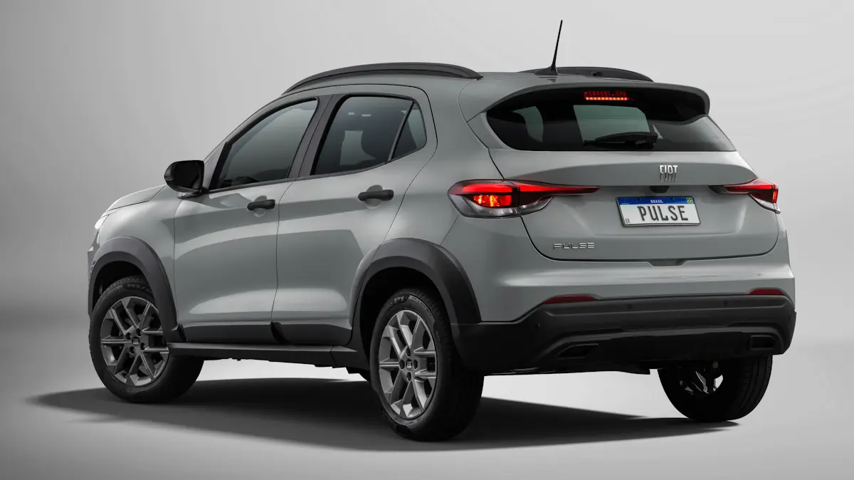traseira  Fiat Pulse Drive automático prata 2026